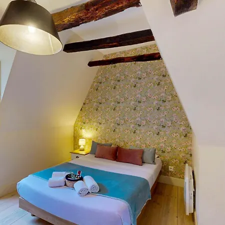 Historique & Confort Moderne, A Pied * 萨尔拉拉卡内达